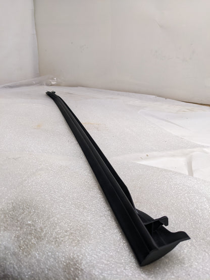 PORSCHE 9J1837639 DOOR SEAL SILL LH LOWER FOR 2020-2023 TAYCAN NEW R20