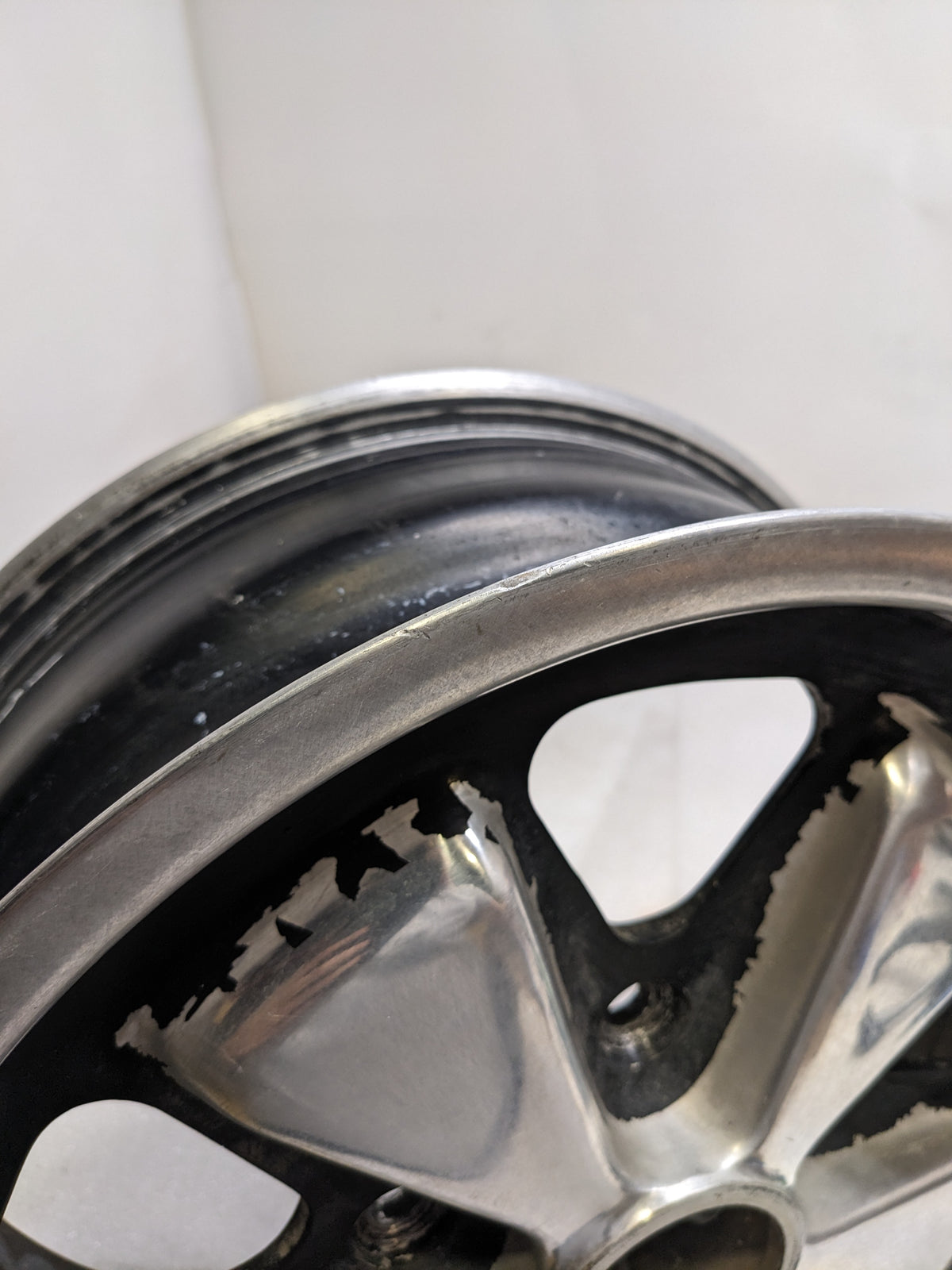 PORSCHE 6X15 IN 5 LUG 38MM OFFSET WHEEL SET FOR 912/911 USED B2