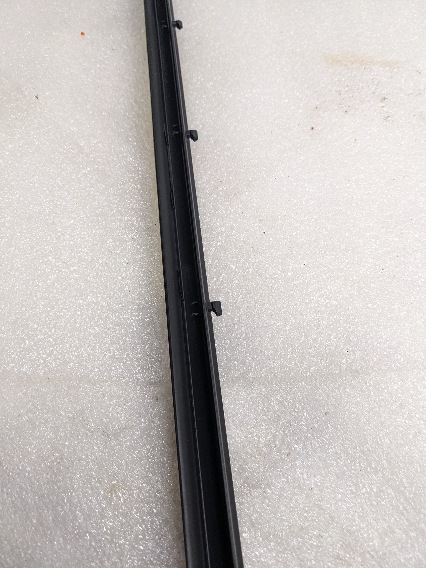 PORSCHE 9J1837639 DOOR SEAL SILL LH LOWER FOR 2020-2023 TAYCAN NEW R20