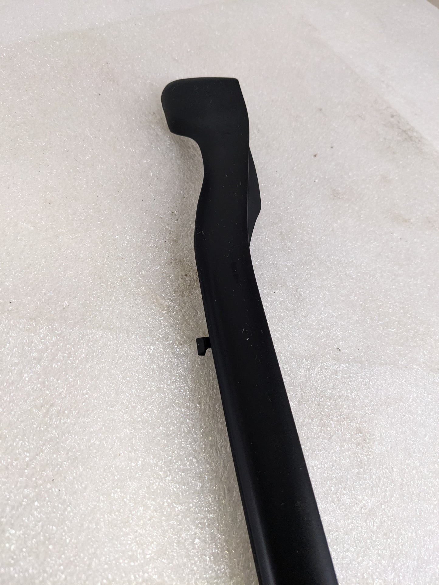 PORSCHE 9J1837639 DOOR SEAL SILL LH LOWER FOR 2020-2023 TAYCAN NEW R20