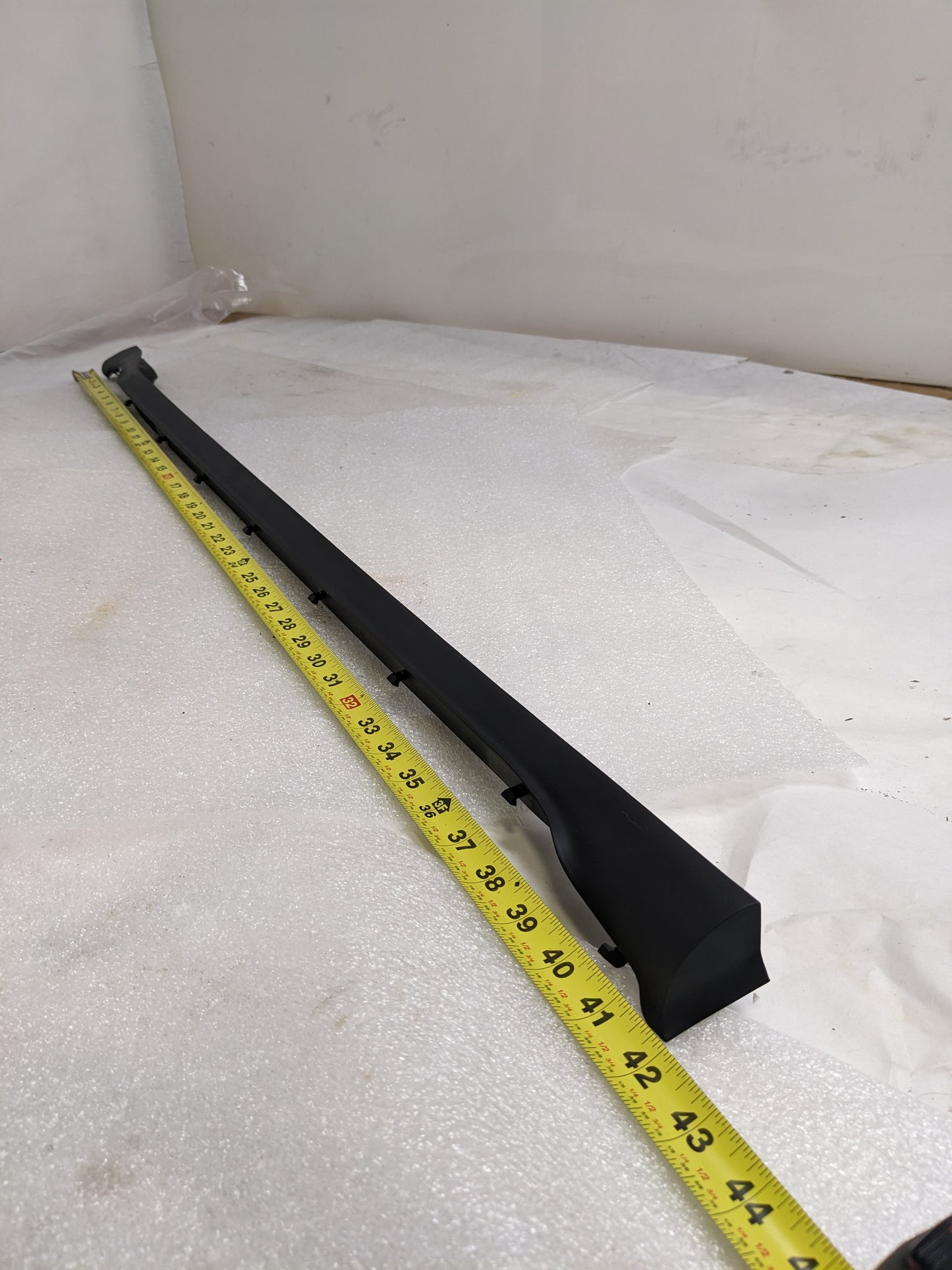 PORSCHE 9J1837639 DOOR SEAL SILL LH LOWER FOR 2020-2023 TAYCAN NEW R20