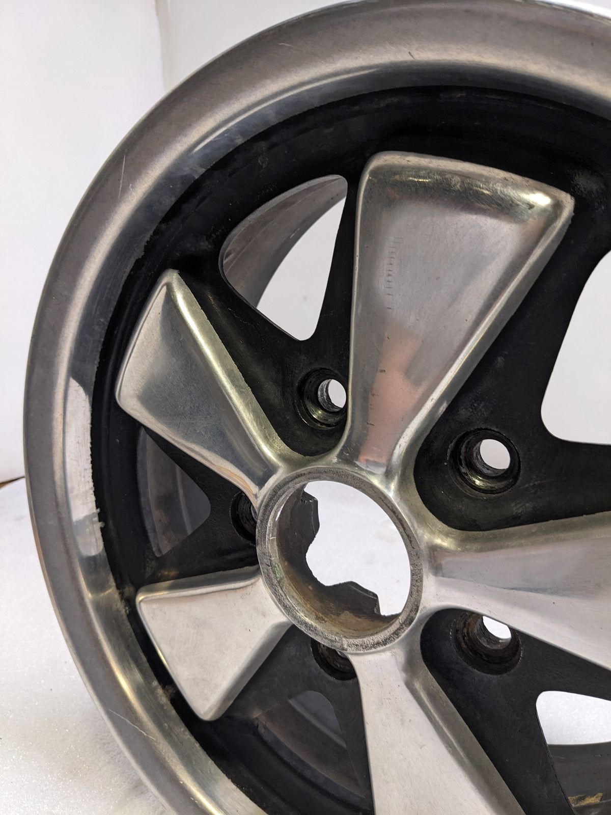 PORSCHE 6X15 IN 5 LUG 38MM OFFSET WHEEL SET FOR 912/911 USED B2