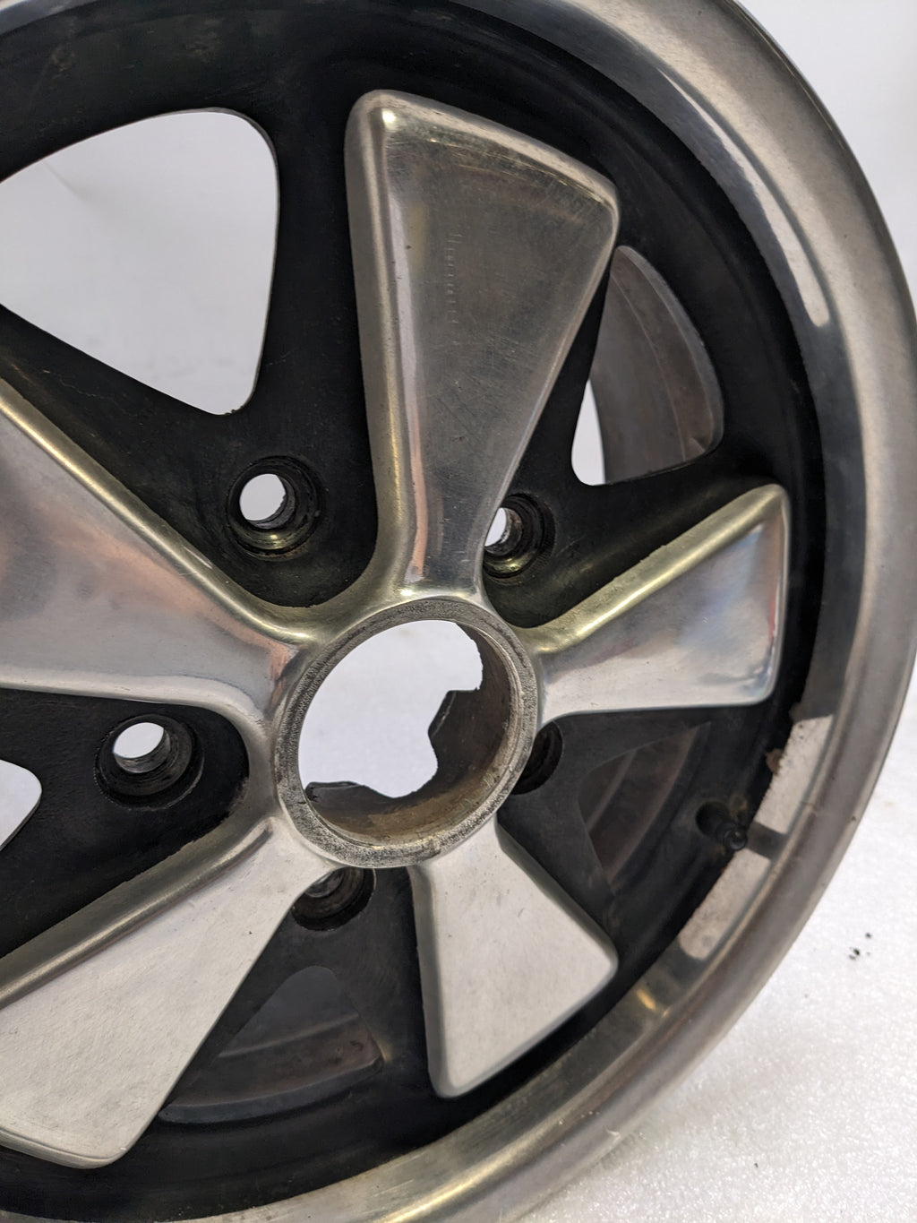 PORSCHE 6X15 IN 5 LUG 38MM OFFSET WHEEL SET FOR 912/911 USED B2