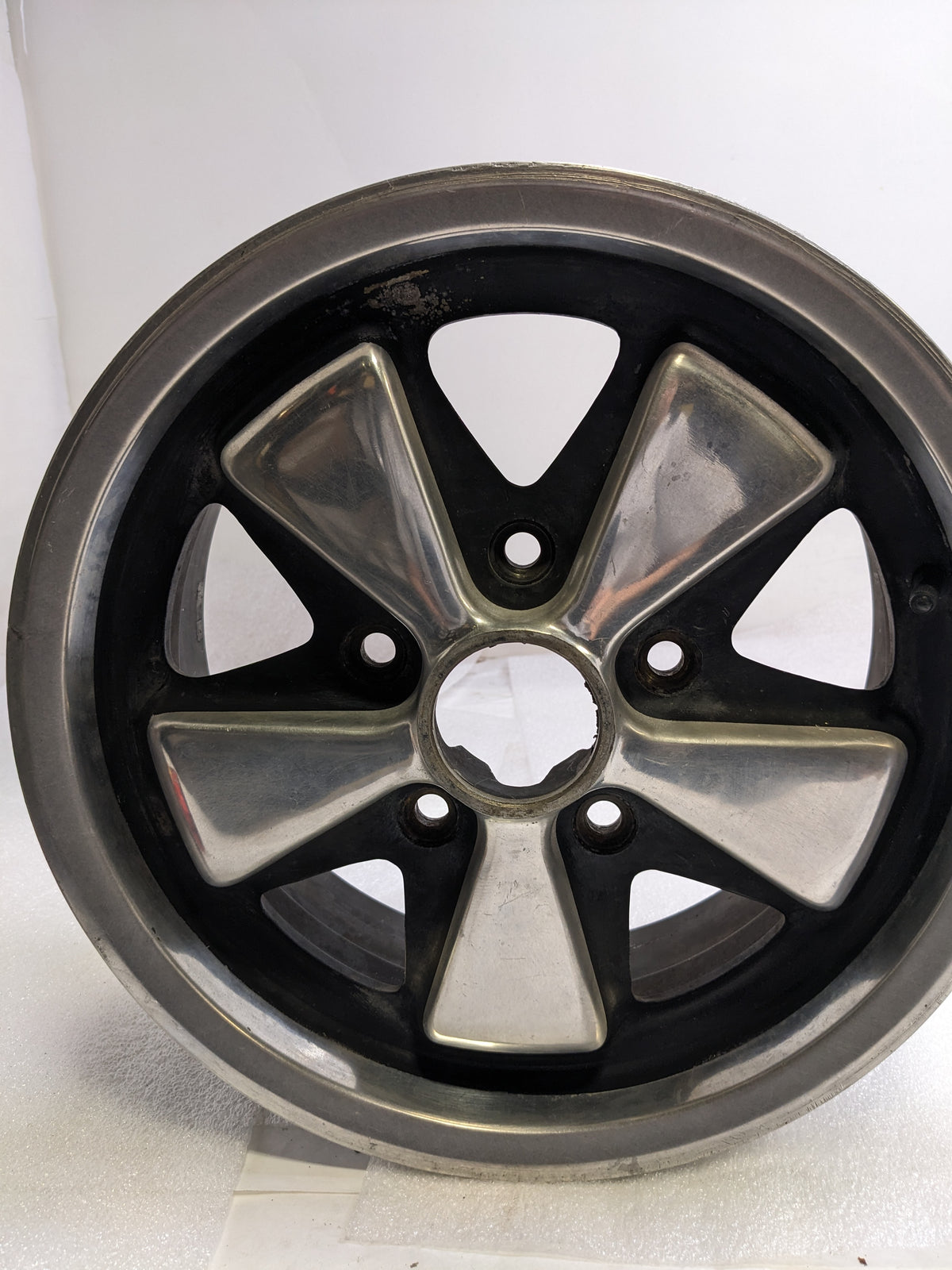 PORSCHE 6X15 IN 5 LUG 38MM OFFSET WHEEL SET FOR 912/911 USED B2