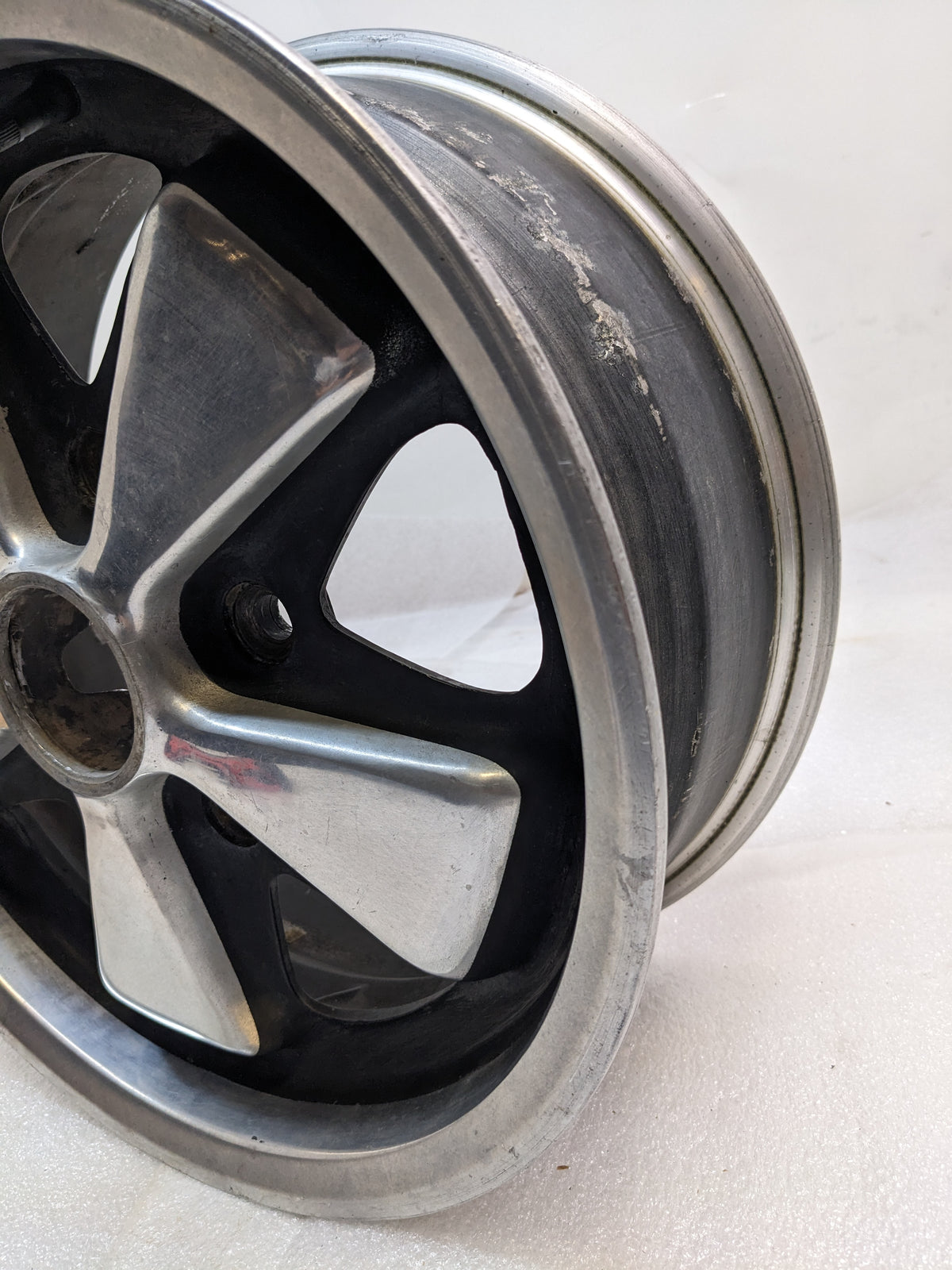 PORSCHE 6X15 IN 5 LUG 38MM OFFSET WHEEL SET FOR 912/911 USED B2