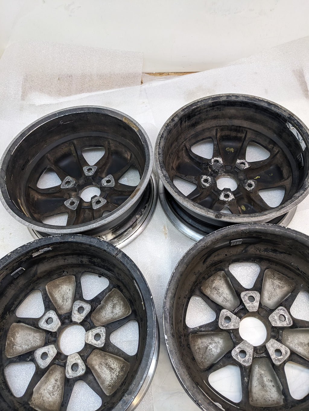 PORSCHE 6X15 IN 5 LUG 38MM OFFSET WHEEL SET FOR 912/911 USED B2