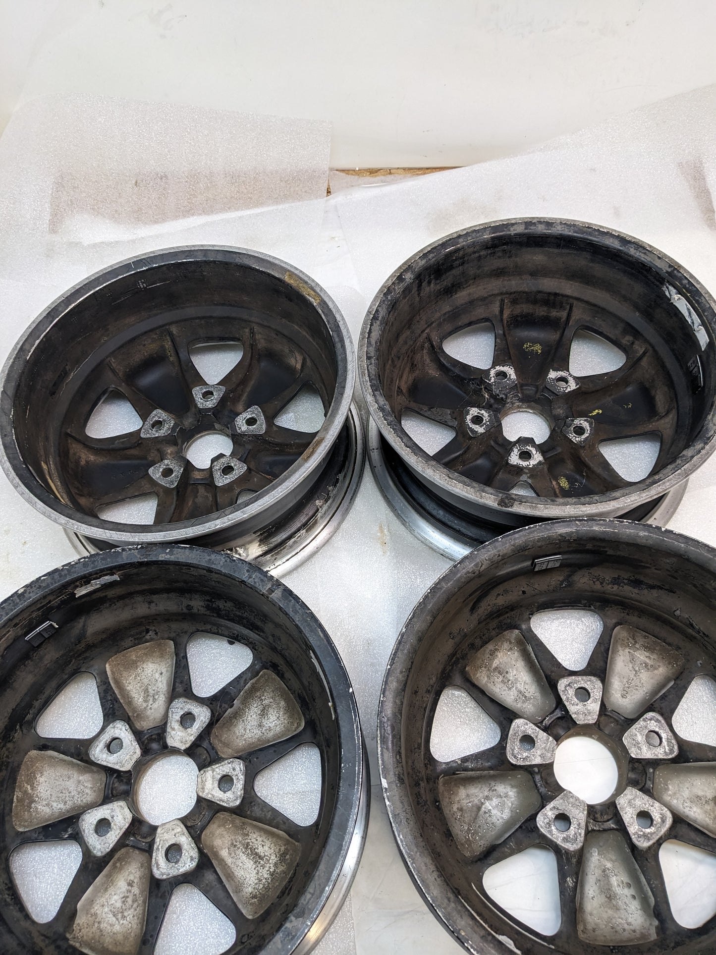 PORSCHE 6X15 IN 5 LUG 38MM OFFSET WHEEL SET FOR 912/911 USED B2