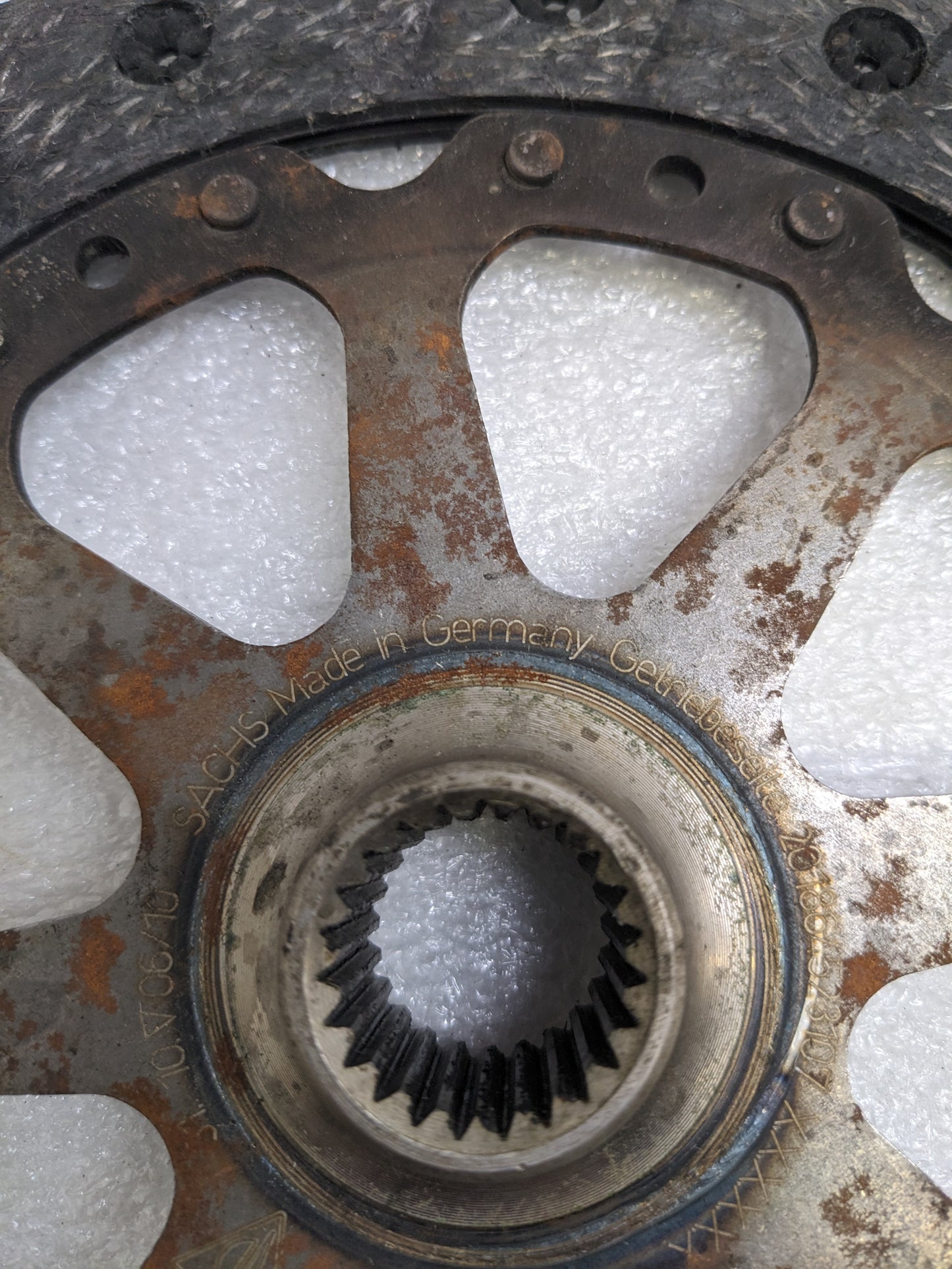 PORSCHE 99711601310 CLUTCH DISC FOR 1999-2008 911 USED R21T5