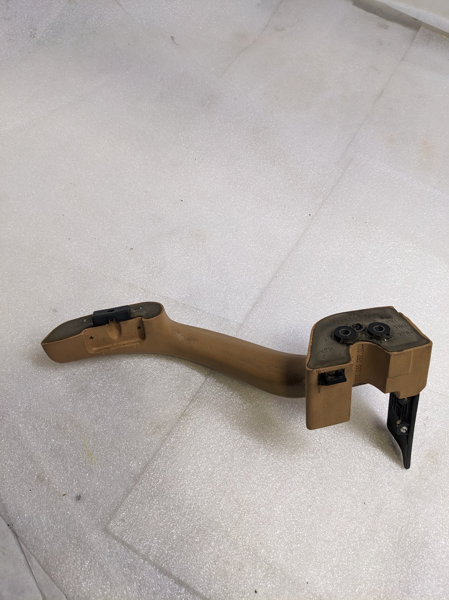 PORSCHE 99355509700  LEFT INTERIOR DOOR PANEL HANDLE BEIGE FOR 1994-1998 911 USED R21