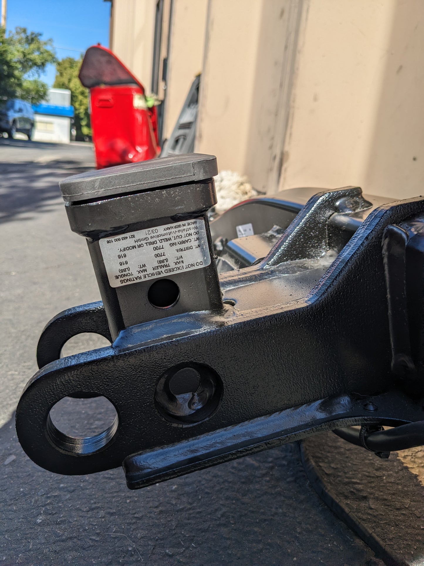 PORSCHE 95872200400 TRAILER HITCH FOR 2011-2018 CAYENNE NEW B2