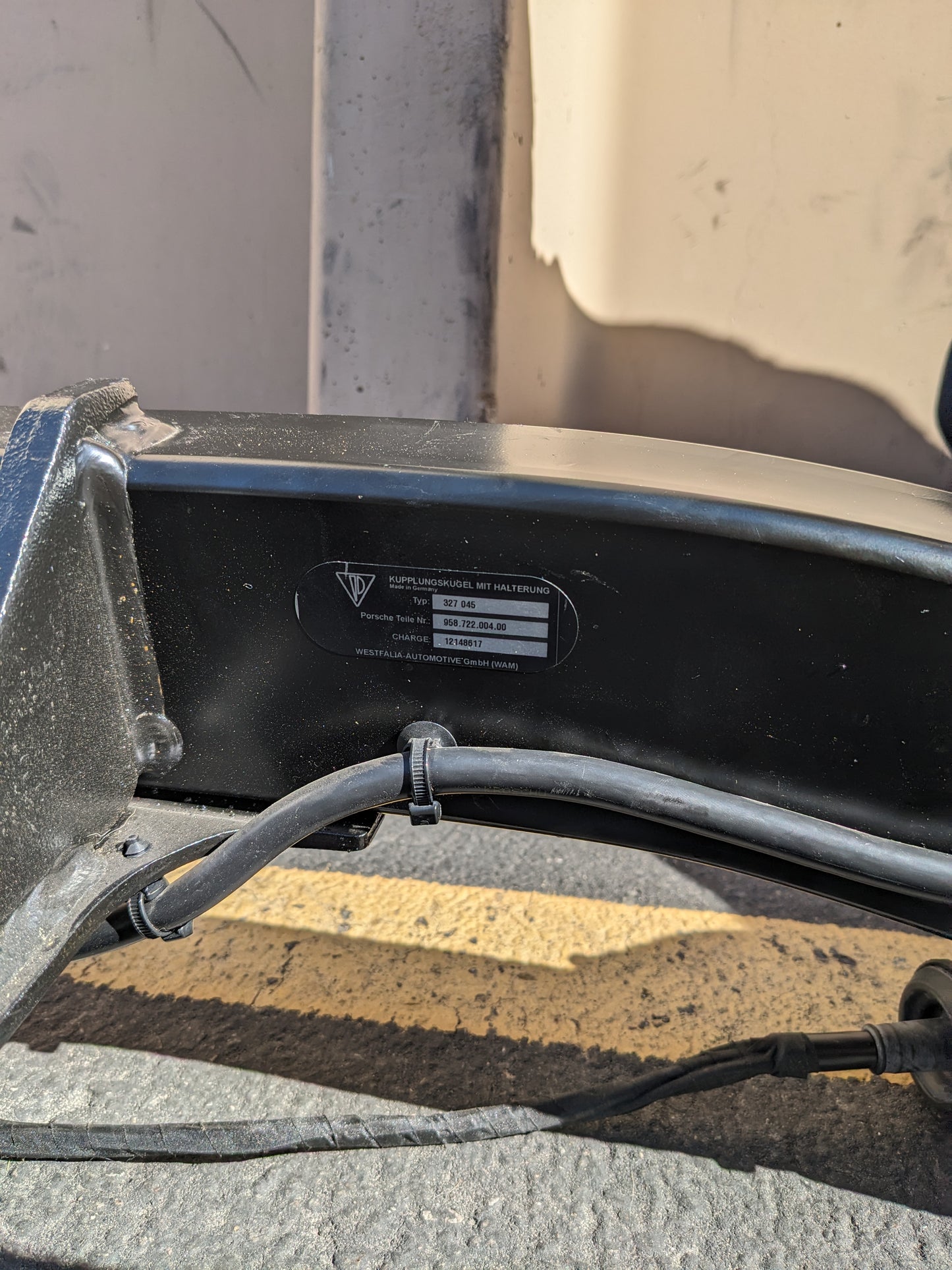 PORSCHE 95872200400 TRAILER HITCH FOR 2011-2018 CAYENNE NEW B2