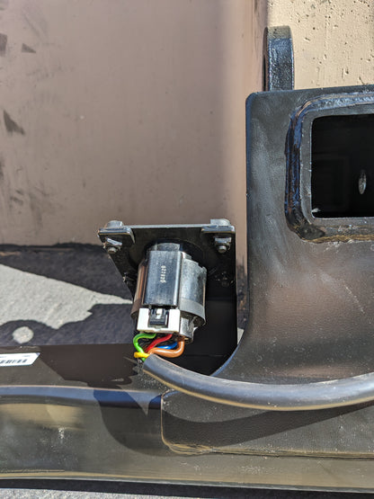 PORSCHE 95872200400 TRAILER HITCH FOR 2011-2018 CAYENNE NEW B2