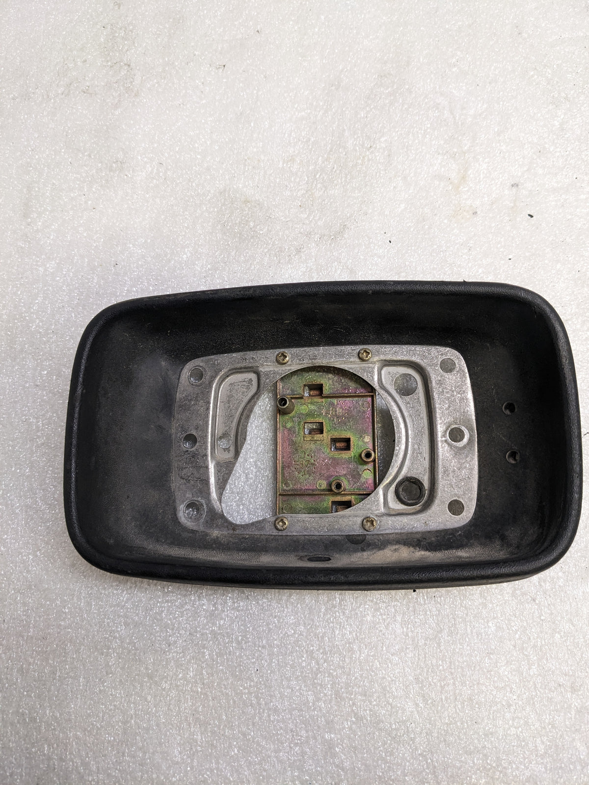 PORSCHE 94473104101 MIRROR COVER HOUSING LEFT FOR 911/928/944/924 USED R23T6