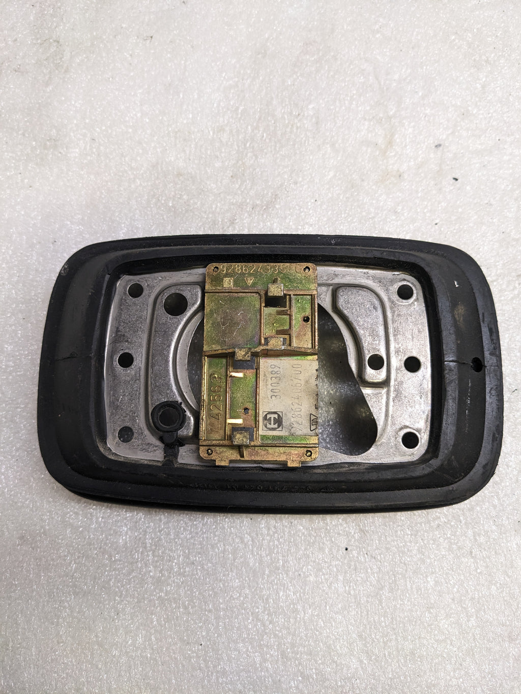 PORSCHE 94473104101 MIRROR COVER HOUSING LEFT FOR 911/928/944/924 USED R23T6