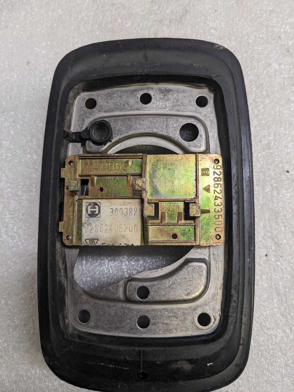 PORSCHE 94473104101 MIRROR COVER HOUSING LEFT FOR 911/928/944/924 USED R23T6