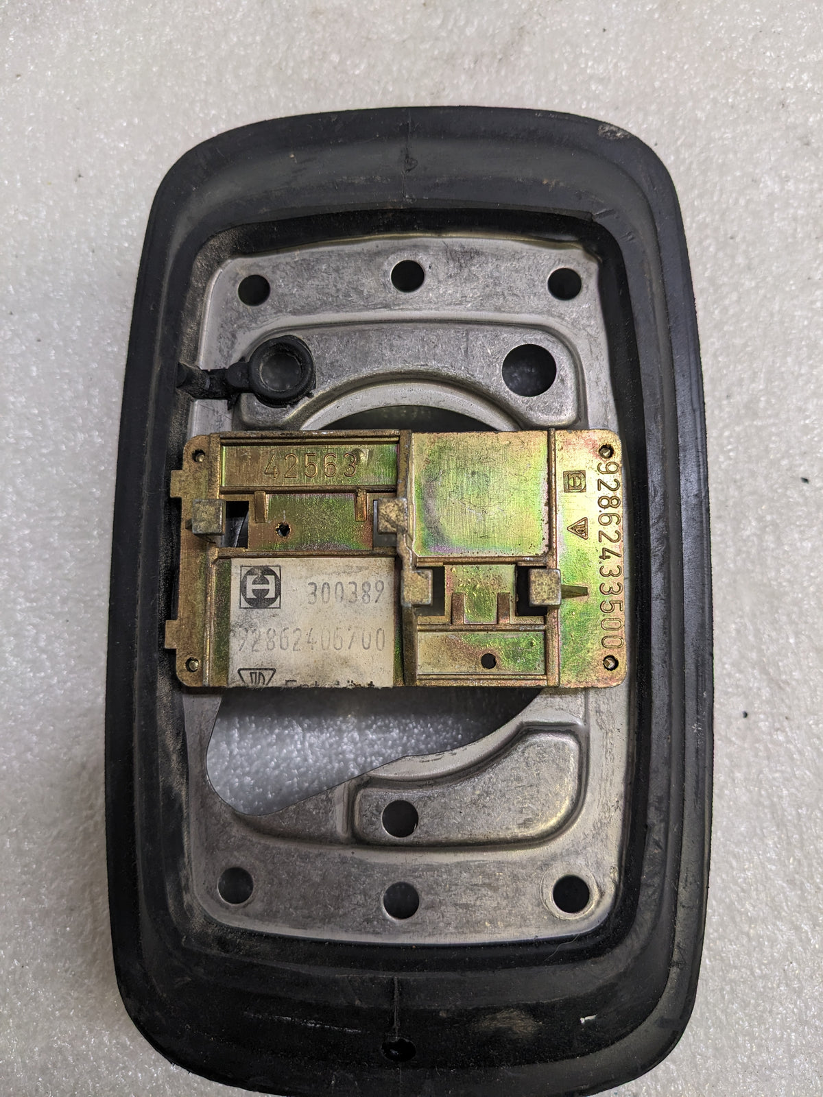 PORSCHE 94473104101 MIRROR COVER HOUSING LEFT FOR 911/928/944/924 USED R23T6