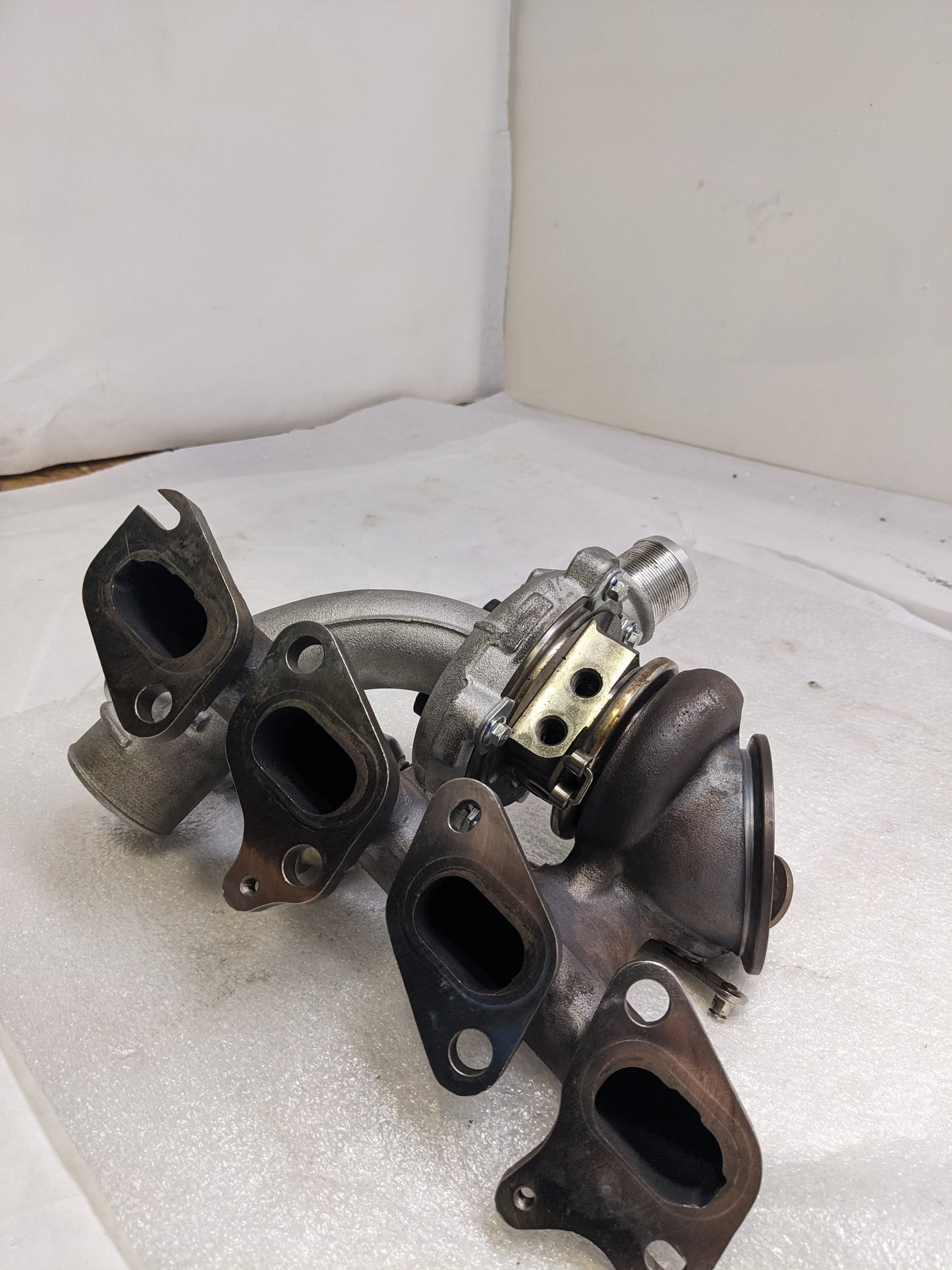 GENUINE GM 55565353 TURBOCHARGER 18.6 X 16.6 X 12.4 INCHES NEW E2