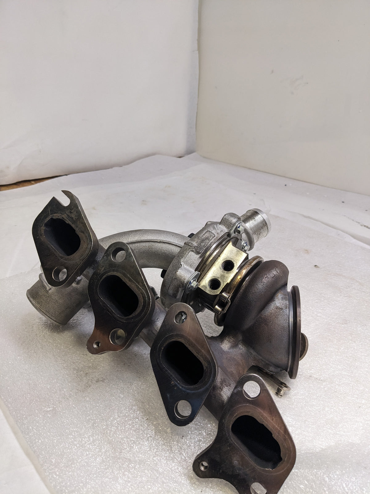 GENUINE GM 55565353 TURBOCHARGER 18.6 X 16.6 X 12.4 INCHES NEW E2