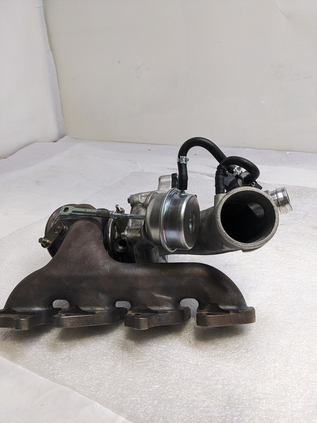 GENUINE GM 55565353 TURBOCHARGER 18.6 X 16.6 X 12.4 INCHES NEW E2