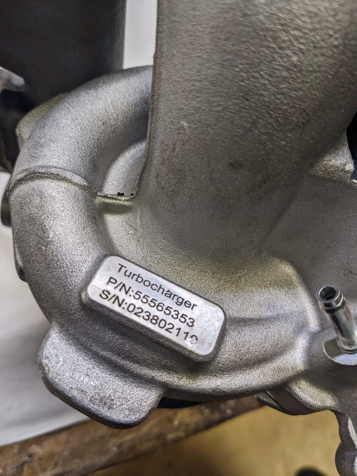 GENUINE GM 55565353 TURBOCHARGER 18.6 X 16.6 X 12.4 INCHES NEW E2