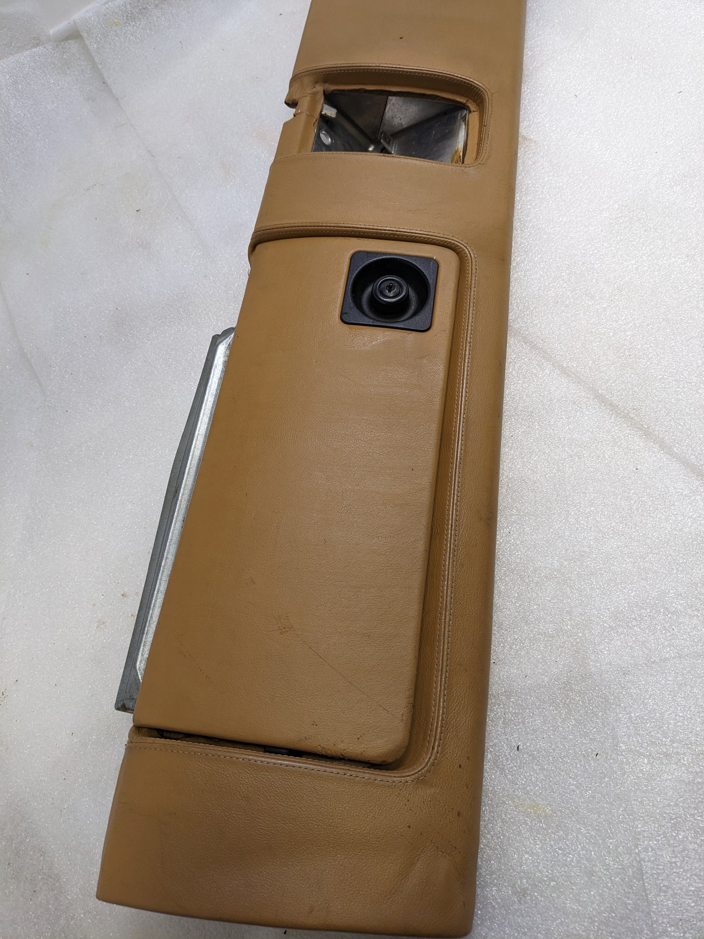 PORSCHE BEIGE LEAHTER LOWER DASH PANEL FOR 993 USED SR