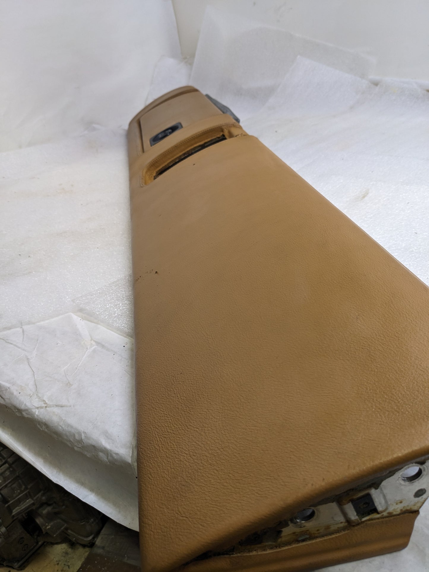 PORSCHE BEIGE LEAHTER LOWER DASH PANEL FOR 993 USED SR