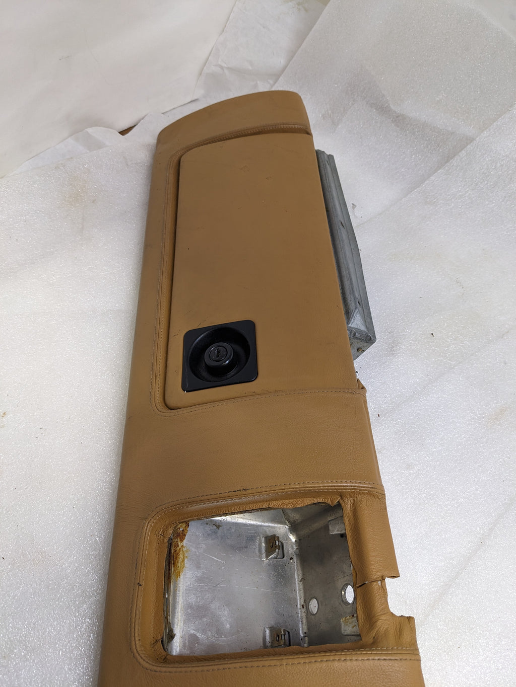 PORSCHE BEIGE LEAHTER LOWER DASH PANEL FOR 993 USED SR