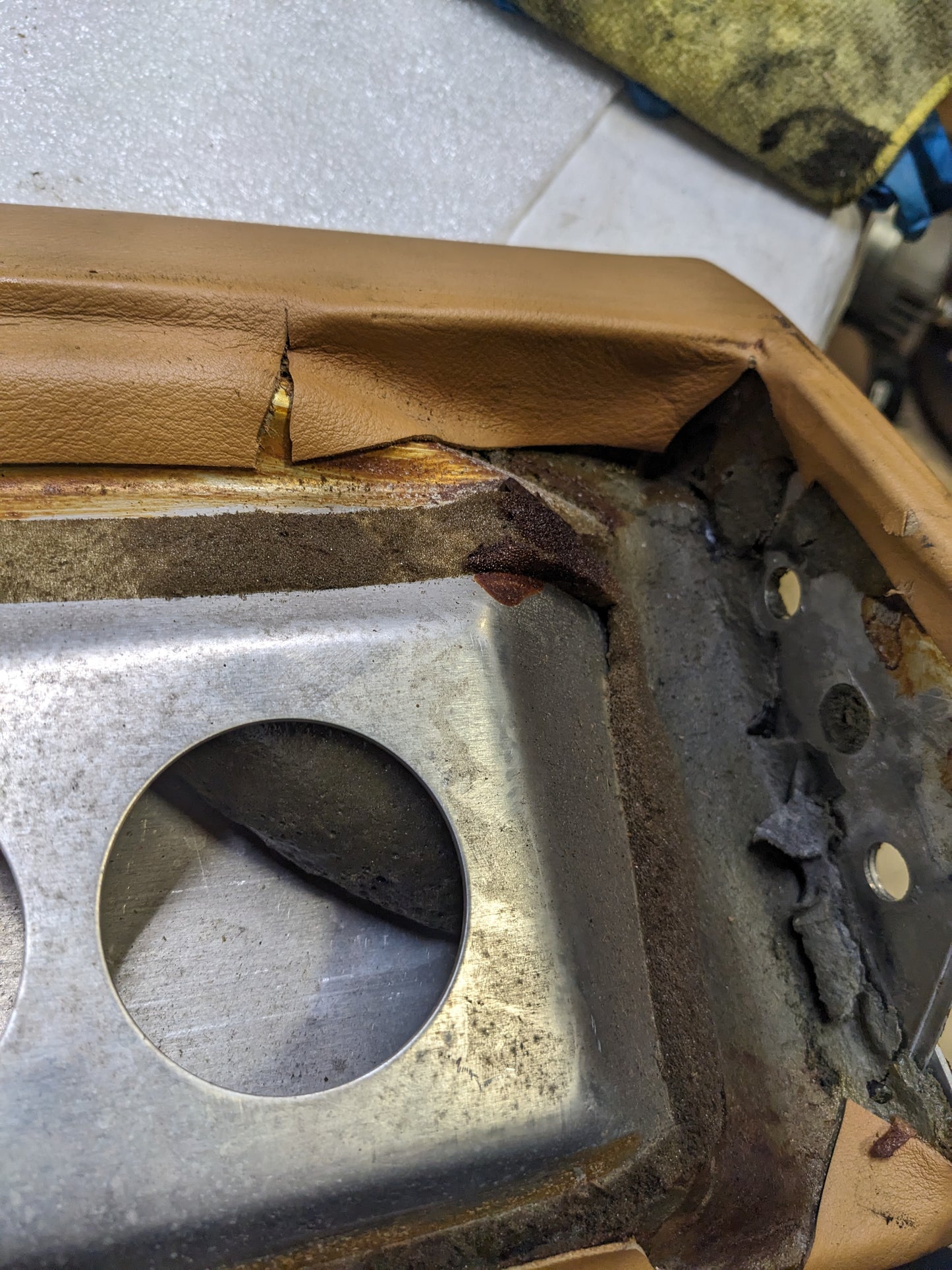 PORSCHE BEIGE LEAHTER LOWER DASH PANEL FOR 993 USED SR