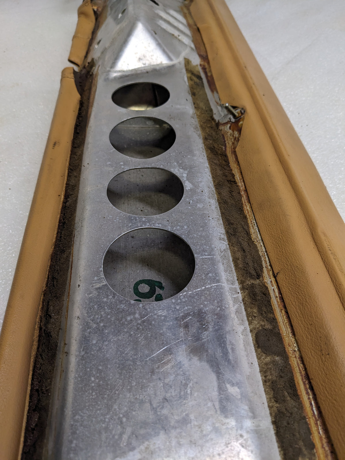PORSCHE BEIGE LEAHTER LOWER DASH PANEL FOR 993 USED SR