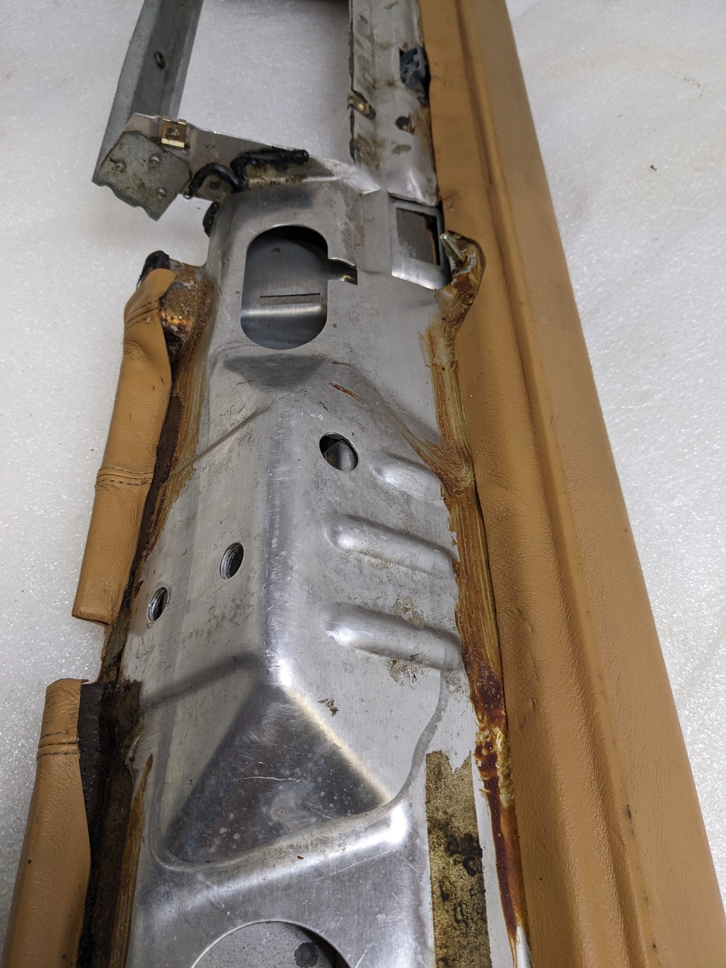 PORSCHE BEIGE LEAHTER LOWER DASH PANEL FOR 993 USED SR