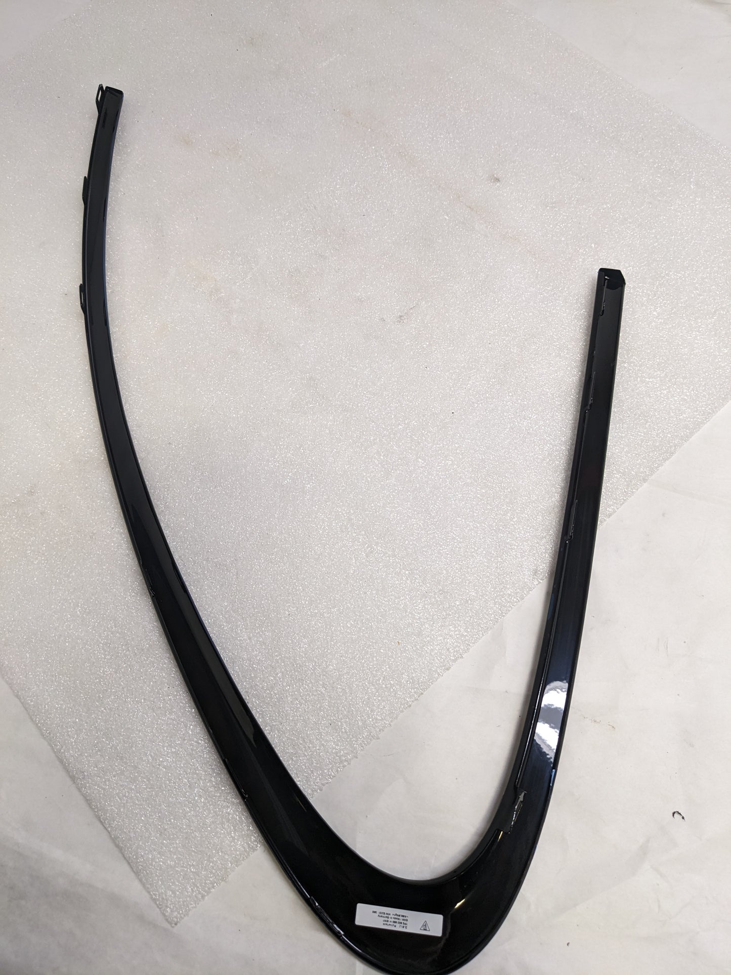 PORSCHE 95855999502GW1 GLASS MOLDING FOR 2014-2018 CAYENNE BLACK NEW R23