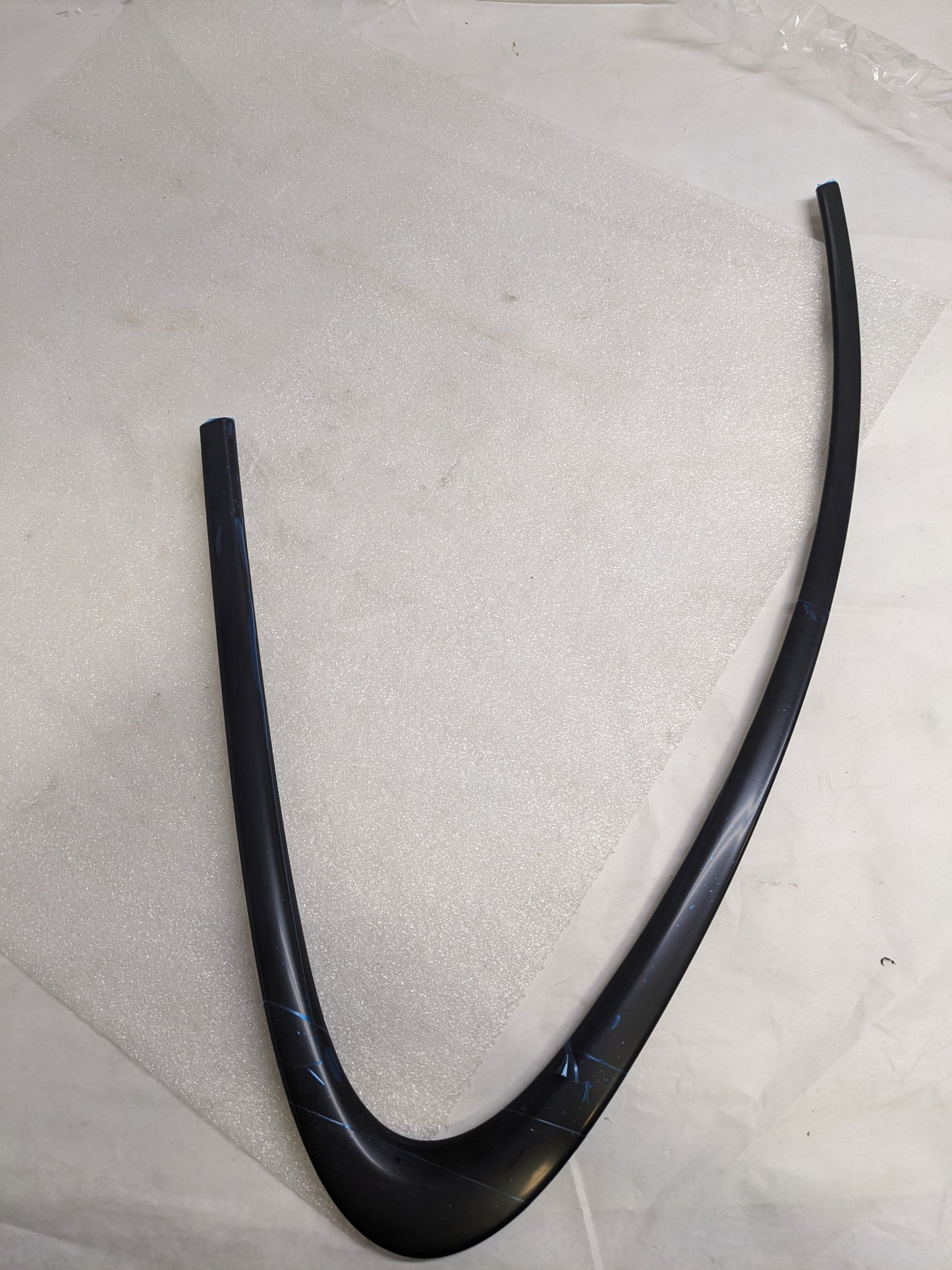 PORSCHE 95855999502GW1 GLASS MOLDING FOR 2014-2018 CAYENNE BLACK NEW R23