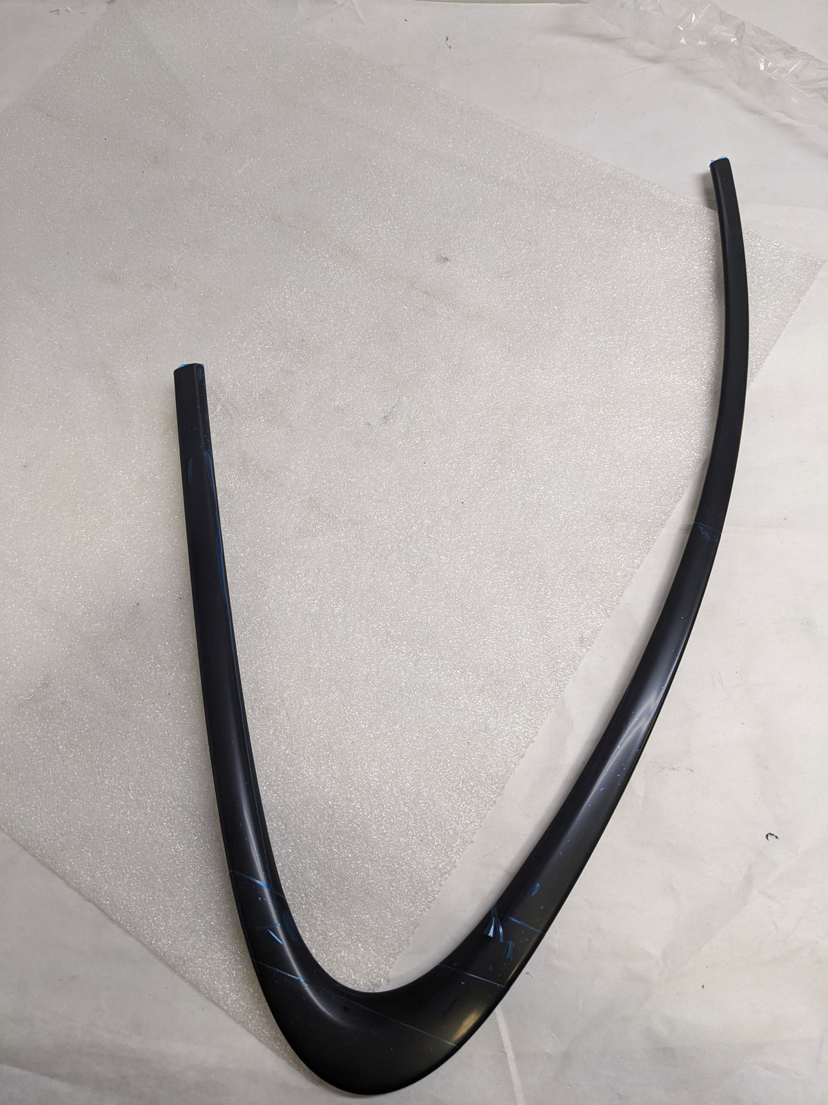 PORSCHE 95855999502GW1 GLASS MOLDING FOR 2014-2018 CAYENNE BLACK NEW R23