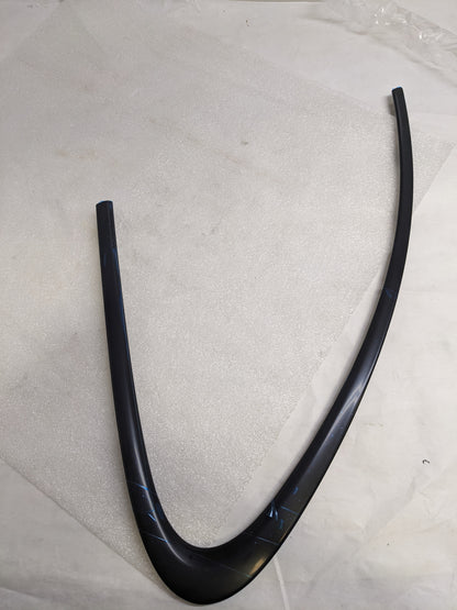 PORSCHE 95855999502GW1 GLASS MOLDING FOR 2014-2018 CAYENNE BLACK NEW R23