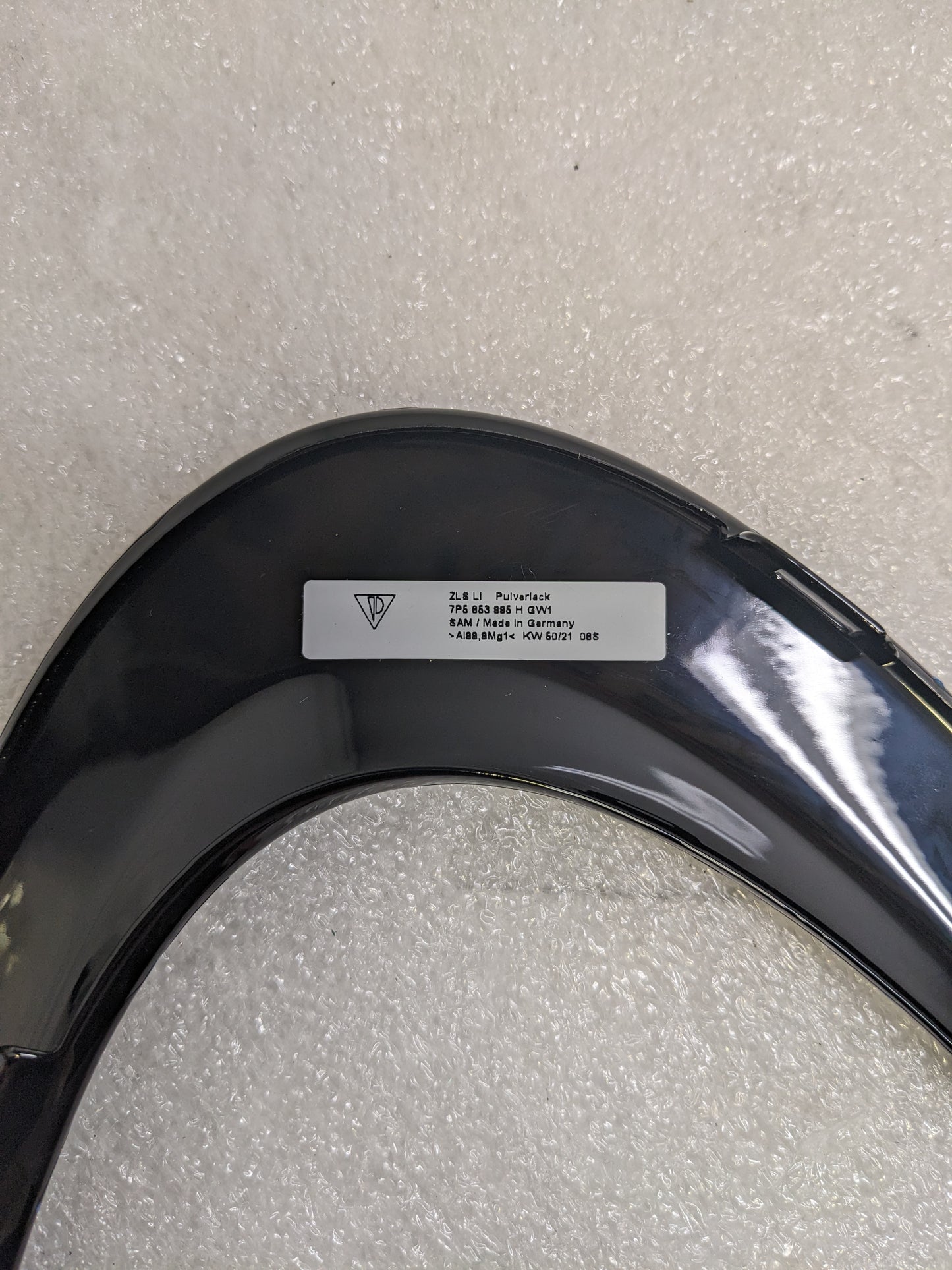 PORSCHE 95855999502GW1 GLASS MOLDING FOR 2014-2018 CAYENNE BLACK NEW R23