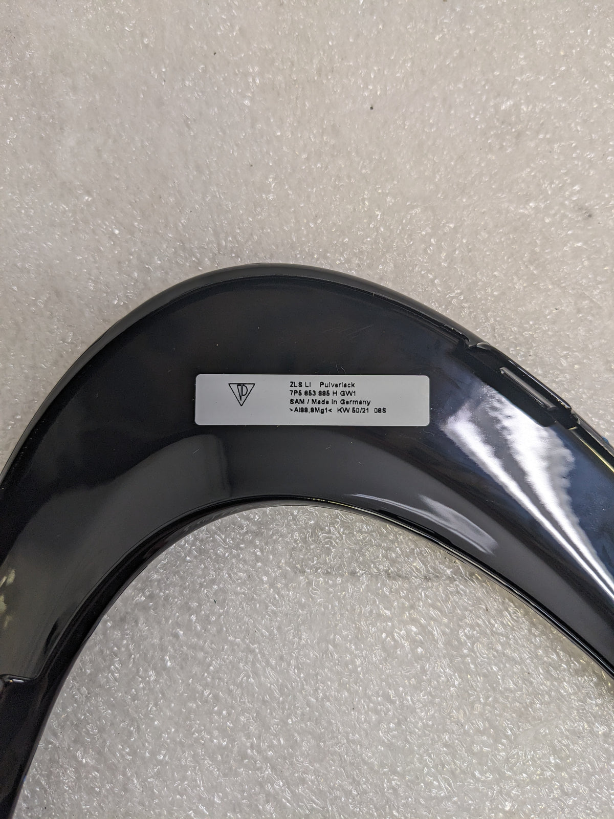 PORSCHE 95855999502GW1 GLASS MOLDING FOR 2014-2018 CAYENNE BLACK NEW R23