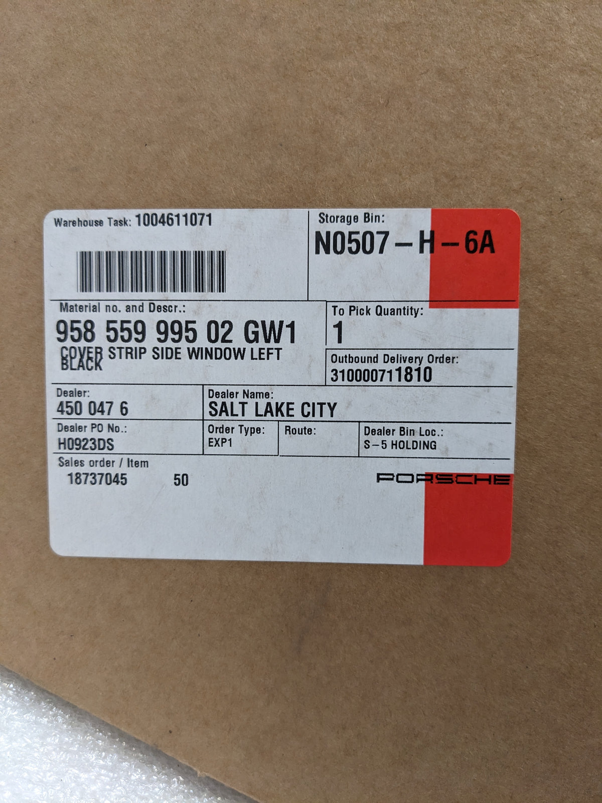 PORSCHE 95855999502GW1 GLASS MOLDING FOR 2014-2018 CAYENNE BLACK NEW R23