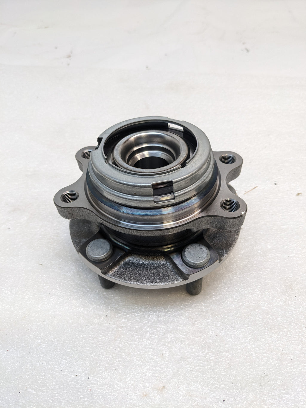 NISSAN 40202-EG06C HUB ROAD WHEEL FRONT NEW R11TB
