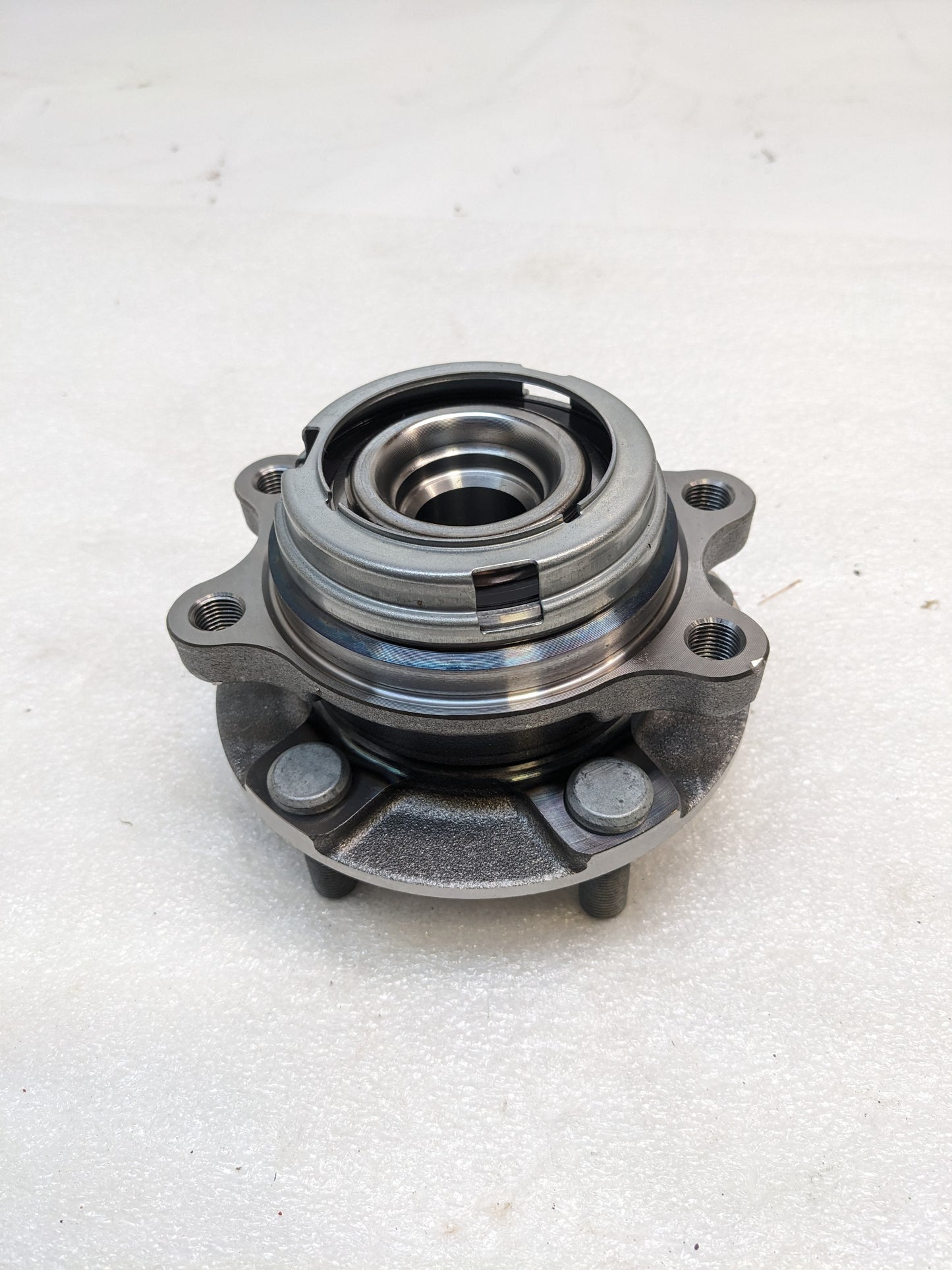 NISSAN 40202-EG06C HUB ROAD WHEEL FRONT NEW R11TB
