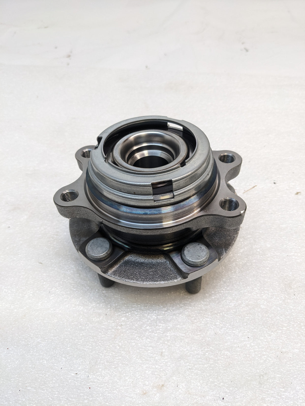 NISSAN 40202-EG06C HUB ROAD WHEEL FRONT NEW R11TB