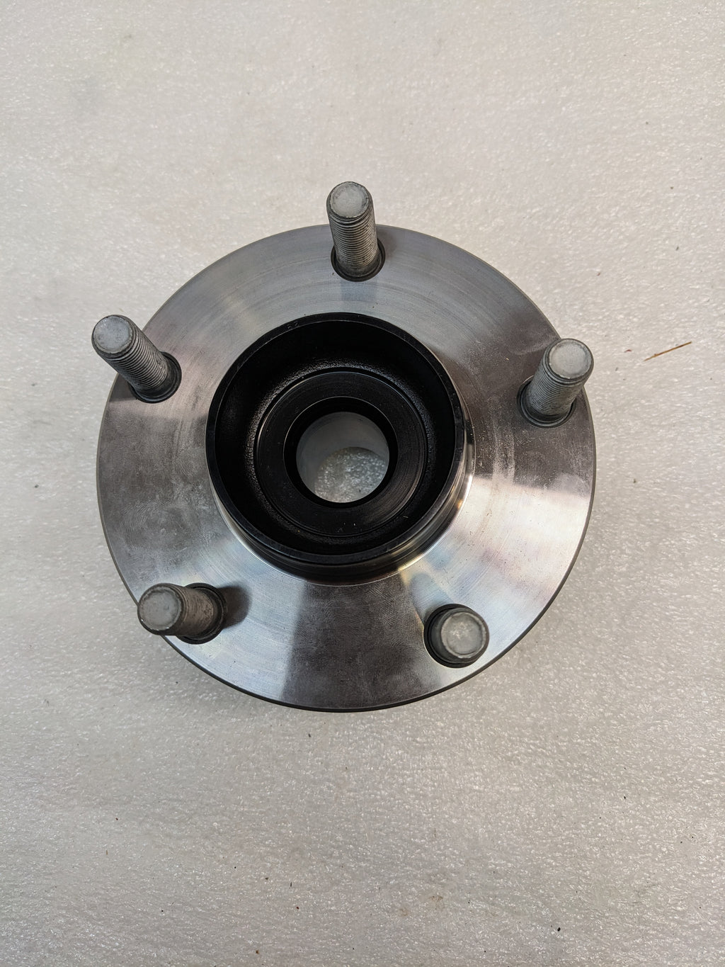 NISSAN 40202-EG06C HUB ROAD WHEEL FRONT NEW R11TB