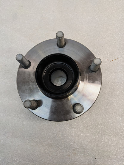 NISSAN 40202-EG06C HUB ROAD WHEEL FRONT NEW R11TB