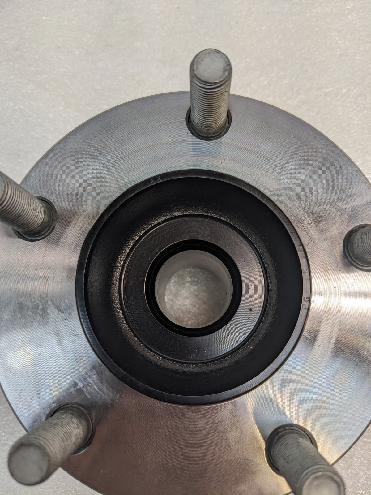 NISSAN 40202-EG06C HUB ROAD WHEEL FRONT NEW R11TB