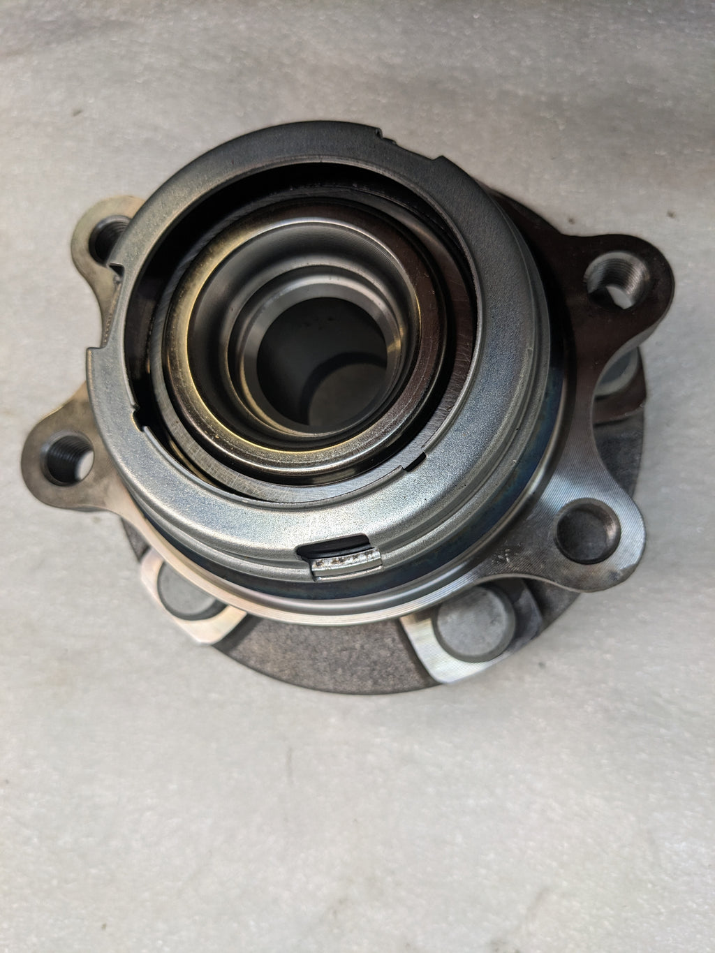 NISSAN 40202-EG06C HUB ROAD WHEEL FRONT NEW R11TB