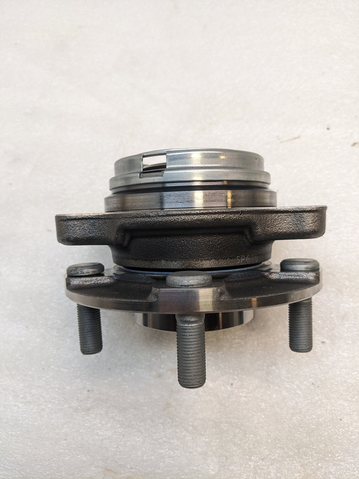 NISSAN 40202-EG06C HUB ROAD WHEEL FRONT NEW R11TB