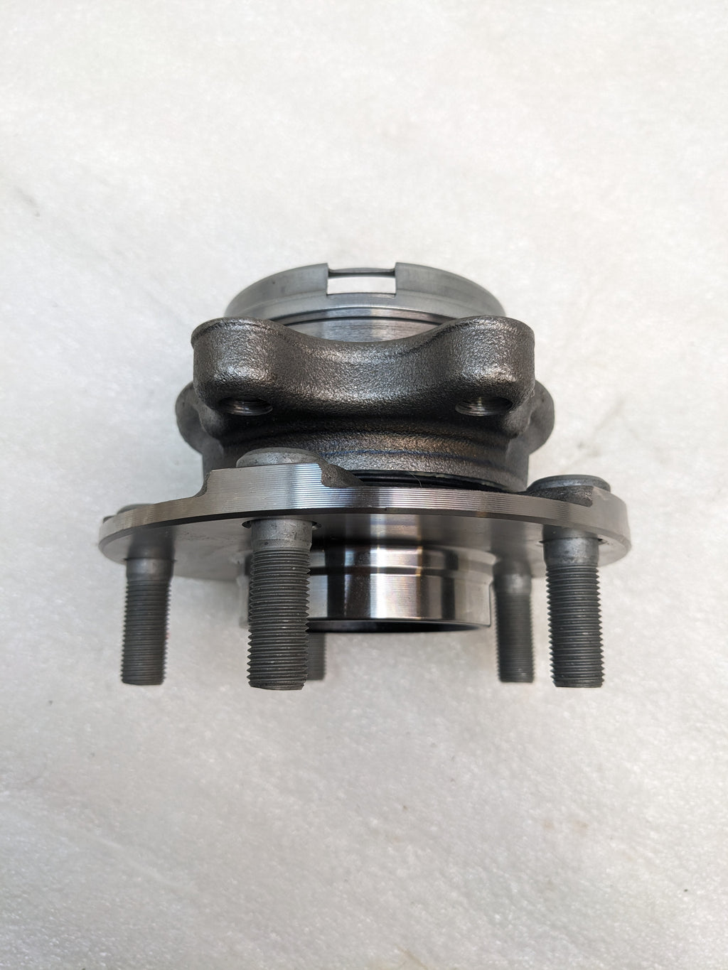 NISSAN 40202-EG06C HUB ROAD WHEEL FRONT NEW R11TB