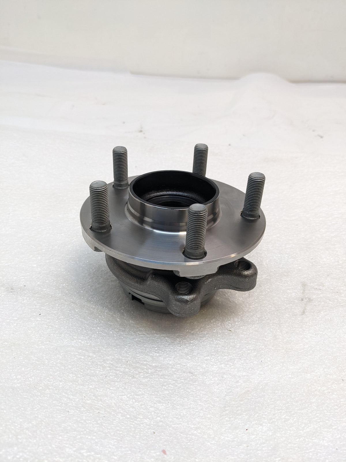 NISSAN 40202-EG06C HUB ROAD WHEEL FRONT NEW R11TB