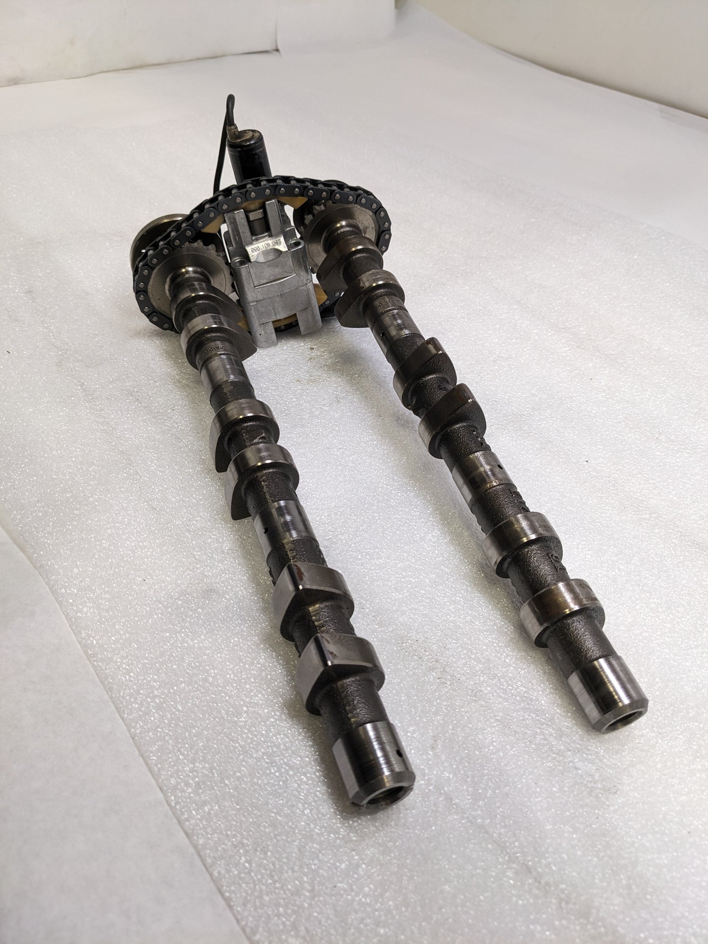 PORSCHE 996105053 CAMSHAFTS W/ ADJUSTER FOR BOXSTER 986/911/996 USED R21