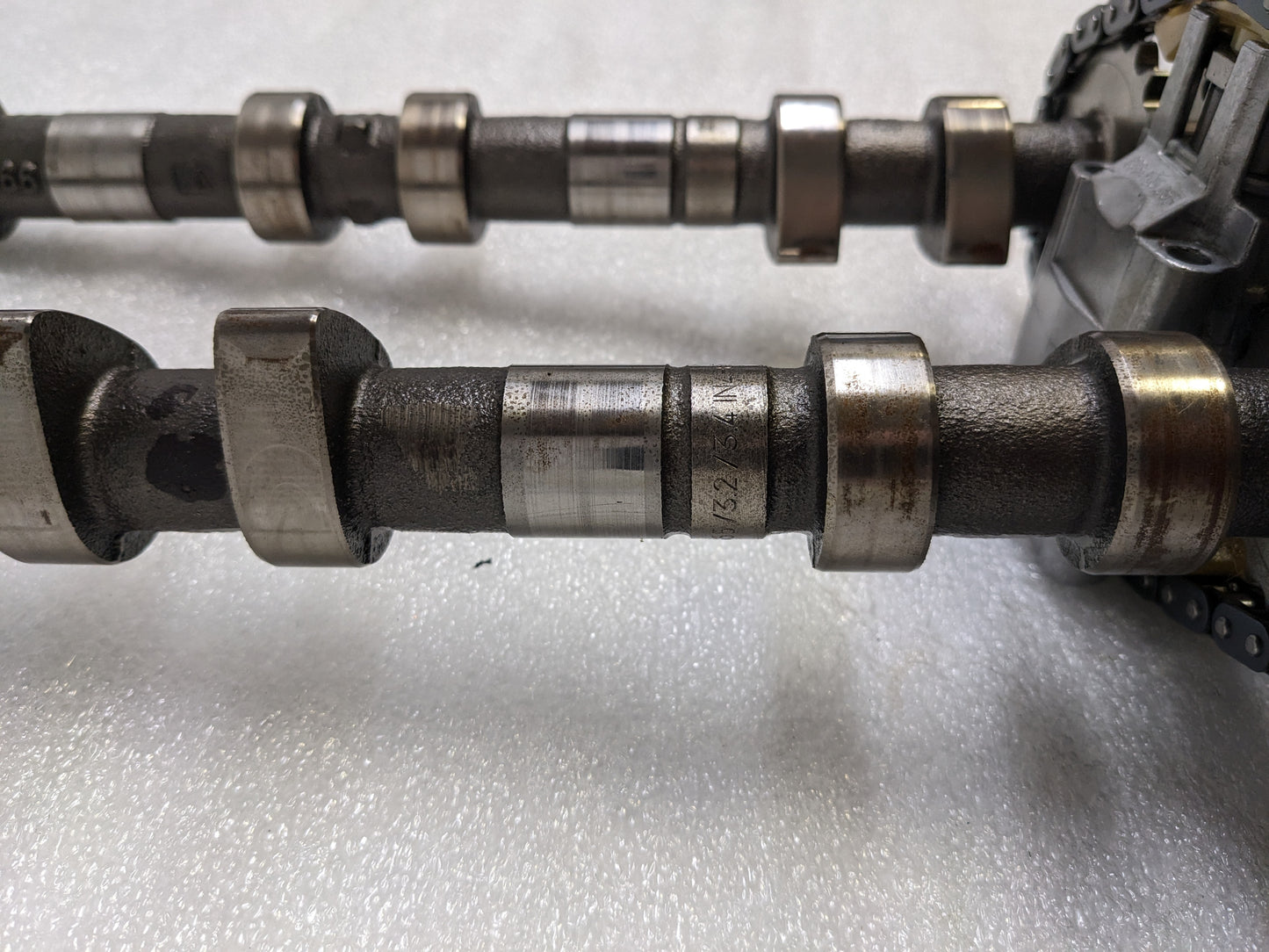 PORSCHE 996105053 CAMSHAFTS W/ ADJUSTER FOR BOXSTER 986/911/996 USED R21