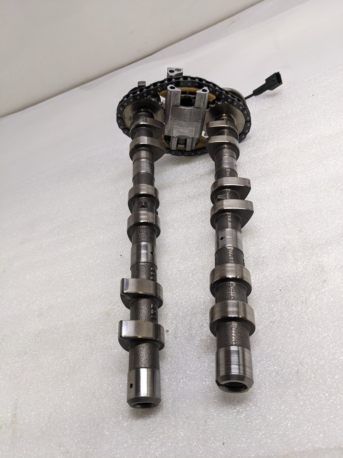PORSCHE 996105053 CAMSHAFTS W/ ADJUSTER FOR BOXSTER 986/911/996 USED R21